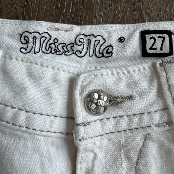Miss Me Jeans. White, women’s size 27.  Excellent condition! Silver gems. - Picture 4 of 11